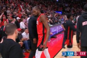 無(wú)差別揮舞鐮刀！杜蘭特持球指揮阿門(mén)拉開(kāi)變向晃動(dòng)中投穩穩命中