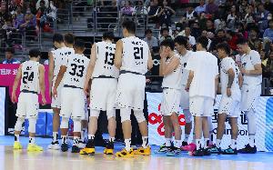 杜潤旺談周鵬&二飛：他們樂(lè )意教我們如何打球 場(chǎng)下教我們如何做人