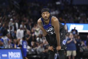 關(guān)鍵罰球違例！小卡特11中5拿到15分6板4帽 6犯離場(chǎng)