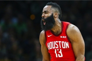 楊毅：沒(méi)人能防住巔峰哈登 聯(lián)盟針對他做了2次規則修改但仍難限制