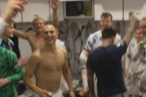 全勝出線(xiàn)！挪威球員賽后更衣室內慶祝進(jìn)入世界杯