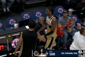 冒失！薩爾再被吹防守犯規 半場(chǎng)沒(méi)打完已經(jīng)4犯在身