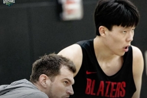 隊記：擔心楊瀚森不理解教練的意圖 解決溝通問(wèn)題他就能跟上節奏