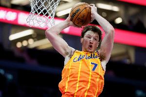 這TM新秀？克尼佩爾近8戰場(chǎng)均21.6分7.0籃板 三項命中率48/39/93%