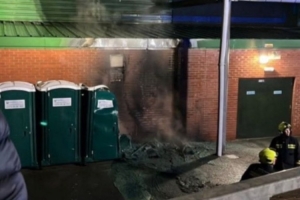 普利茅斯主場(chǎng)外發(fā)生大火已被撲滅，消防部門(mén)認為火災系人為縱火