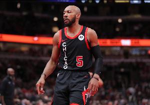 外線(xiàn)很準！杰旺·卡特5記三分球拿下15分4板1助 正負值+20