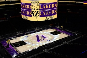 明天主場(chǎng)打爵士！湖人主場(chǎng)已改造成城市版涂裝地板！