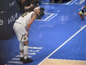 拼盡全力！阿隆·戈登18中10拿到24分10板 罰球4中3