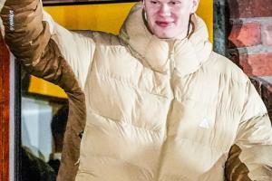 自1998首次沖進(jìn)世界杯！挪威球員在奧斯陸市政廳和球迷們一起慶祝