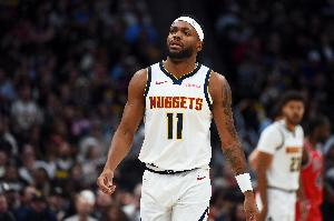 在場(chǎng)上干啥呢？布魯斯·布朗替補23分鐘 2中0一分未得&僅拿2板