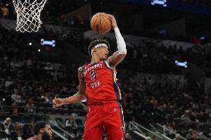 【菜鳥(niǎo)】克尼佩爾費爾斯皆砍24分 科比·桑德斯17分 弗拉格15分