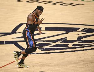 強得可怕！多特三分再轟 雷霆半節三分7中6領(lǐng)先23分再度打停鵜鶘