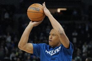 芬奇：克拉克像一條追著(zhù)汽車(chē)跑的狗一往無(wú)前 這就是他的風(fēng)格