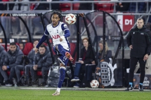 斯彭斯曾賽后忽視弗蘭克，圖赫爾：不喜歡這樣，國腳應有行為標準