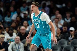 移動(dòng)速遞！卡爾克布倫納補防扇飛奎克利三分