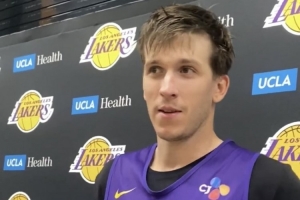 里夫斯：詹姆斯在訓練中依舊活力滿(mǎn)滿(mǎn) 他能回來(lái)感覺(jué)很棒