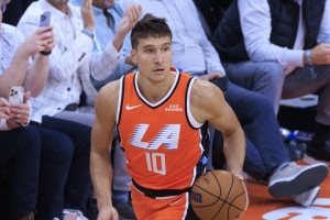 挺全面但手感太差！博格丹9投3中&三分6中1 拿到9+7+5