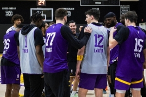 恢復健康！湖記：湖人明日有望賽季首次實(shí)現14人全員可以出戰