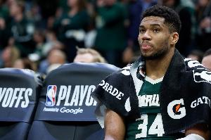 里弗斯：第一節字母捂了下腹股溝說(shuō)沒(méi)事 當時(shí)他應該已經(jīng)受傷了