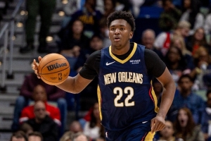 填滿(mǎn)數據欄！新秀中鋒奎因10中3砍下9+8+3+2+2 另有6次失誤