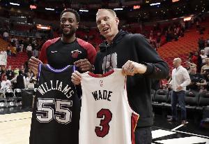 杰倫眼中的自己！?！鞍浊煽肆Α苯苌ね匪?0歲生日快樂(lè )??