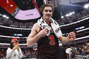 場(chǎng)均21.8+10.4+9.4！吉迪賽季前11場(chǎng)達成200+100+100 隊史最快