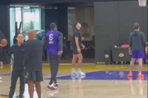 雷迪克：球隊14人全員參加訓練 詹姆斯文森特明日是否出戰待定