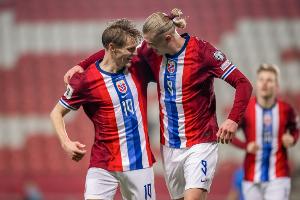 殺入世界杯！4.5萬(wàn)挪威球迷聚集慶祝，厄德高作為壓軸嘉賓登場(chǎng)