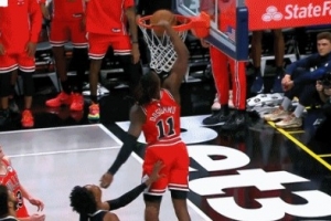 賈馬爾·穆雷突破分球失誤 道蘇姆眼疾手快搶斷反擊單臂暴扣