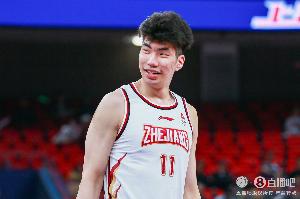 余嘉豪談隔扣胡金秋：釋放了壓力 下意識看了他一眼 沒(méi)不尊重秋哥