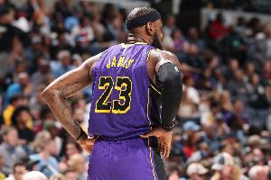 詹姆斯：我現在肺活量感覺(jué)像個(gè)新生兒 我得恢復到成年男子的水平