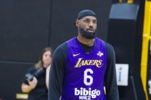 里夫斯：當對手包夾東契奇時(shí) 詹姆斯就能利用4打3的優(yōu)勢處理球