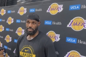 詹姆斯：這輩子頭一次錯過(guò)賽季開(kāi)局感覺(jué)很糟糕 這是對心理的考驗