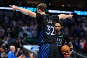 解說(shuō)：獨行俠背靠背本來(lái)就不指望贏(yíng) 狀元對決弗拉格和華子都拉了