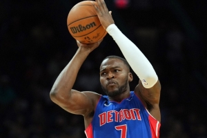 能文能武！保羅·里德奮力搶下前板 腦后傳球助飛格林雙手暴扣