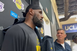 詹姆斯：球隊擁有很棒的化學(xué)反應 我需要努力重新融入