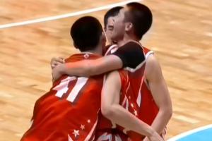 最后時(shí)刻屢有關(guān)鍵貢獻！何文煒全場(chǎng)得到10分6板6助3斷