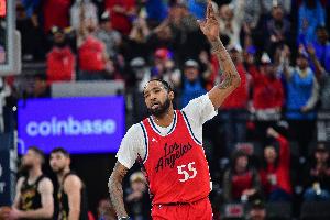 小瓊斯傷缺6周！船記：對厄運纏身的快船而言 又一次沉重人員折損