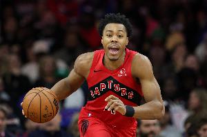 不樂(lè )意了！巴恩斯盯防鮑爾被推裁判沒(méi)吹 抱怨吃T