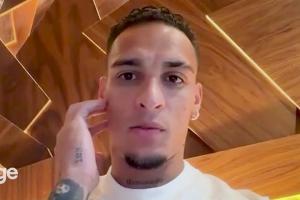 安東尼：關(guān)窗前一天晚上11點(diǎn)孔帕尼給我打電話(huà)，我當時(shí)猶豫了很久