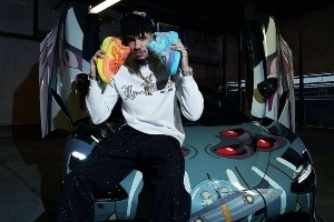 為宣傳新鞋 拉梅洛·鮑爾特地將座駕邁凱倫超跑換上了定制車(chē)衣