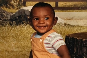 返老還童！詹姆斯再次更新IG頭像為自己嬰幼兒時(shí)期照片