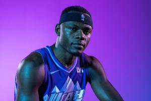 長(cháng)得像威少~爵士雙向合同內線(xiàn)G聯(lián)盟轟19分30板 場(chǎng)均16.7+20.7+3斷