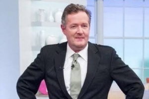 蘇格蘭直通世界杯，摩根曬穿方格裙照片：從未感覺(jué)自己如此蘇格蘭