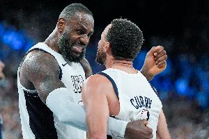 詹姆斯：庫里對奧運會(huì )前幾場(chǎng)的表現很自責 我們都堅信他即將爆發(fā)