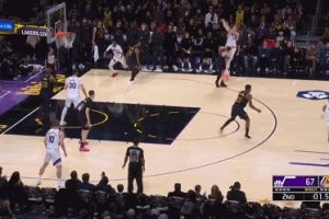 真是不講理！馬爾卡寧面對里夫斯 原地干拔后仰打成3+1回應！