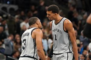 復興！馬刺目前10勝4負 自16-17賽季以來(lái)最佳開(kāi)局戰績(jì)