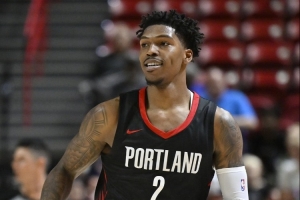 板凳火力！凱萊布·樂(lè )福首節7分鐘5中4貢獻11分 三分4中3