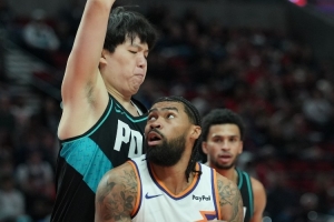 媒體人：楊瀚森生活在聚光燈下現在能看到進(jìn)步了 剛開(kāi)始要有耐心