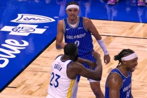 是魔鬼的步伐？布萊克打節奏拋投2+1 追夢(mèng)瘋狂比劃走步！